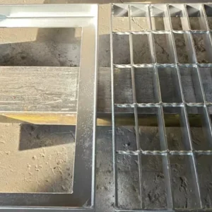 Garantierte Lieferung Gitterrost 300x500 mm,feuerverzinkt Maschenweite 30x10mm, Höhe 22